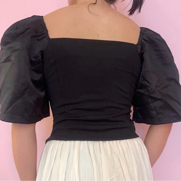 Black top with satin puff sleeves - Picture 2 of 6
